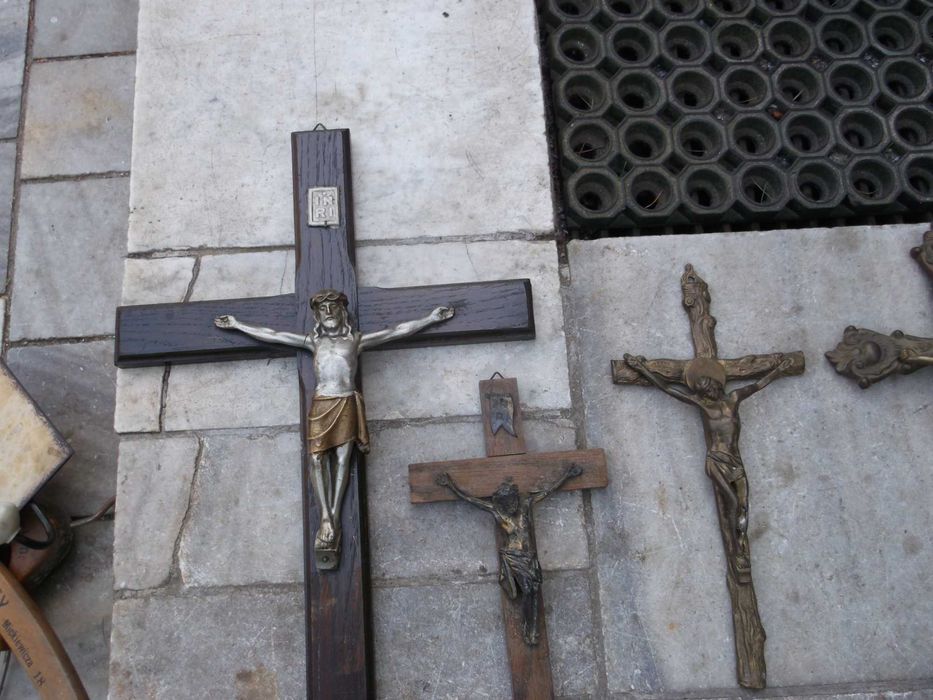 dewocjonalia  krzyże drewniane i mosiężne