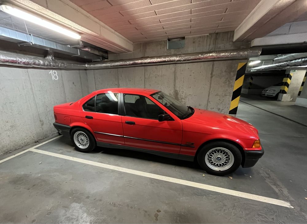 BMW 3 e36 316ia hellrot