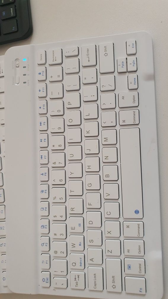 Блютуз клавіатура