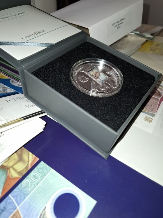 50zł. Pałac Biskupi w Krakowie 2021 oraz foldery do monet