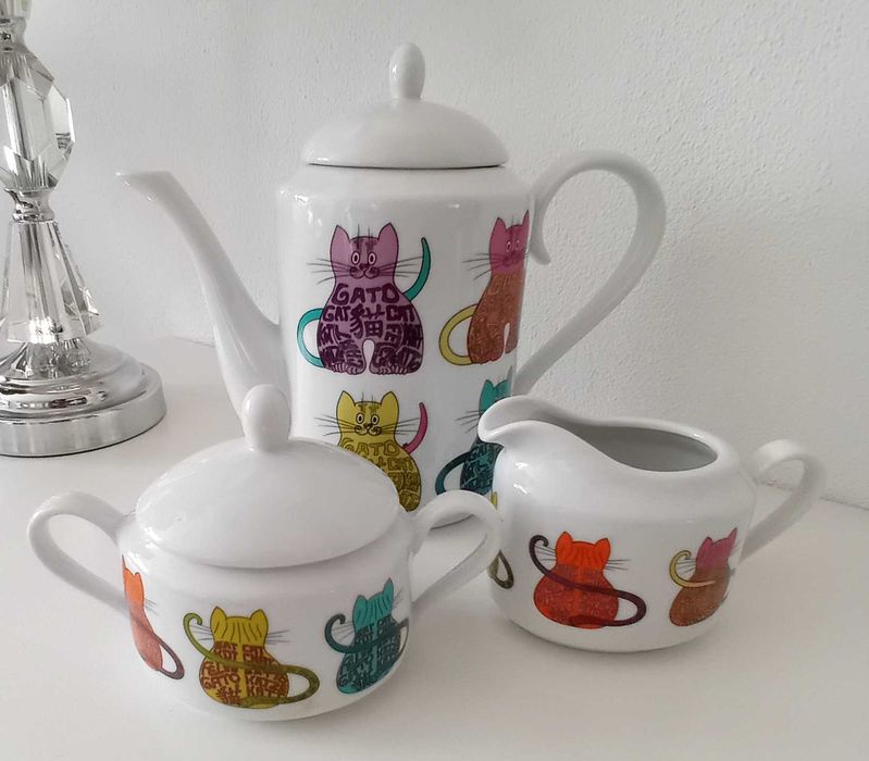Conjunto Bule, Leiteira, Açucareiro, em Porcelana, Loja do Gato Preto