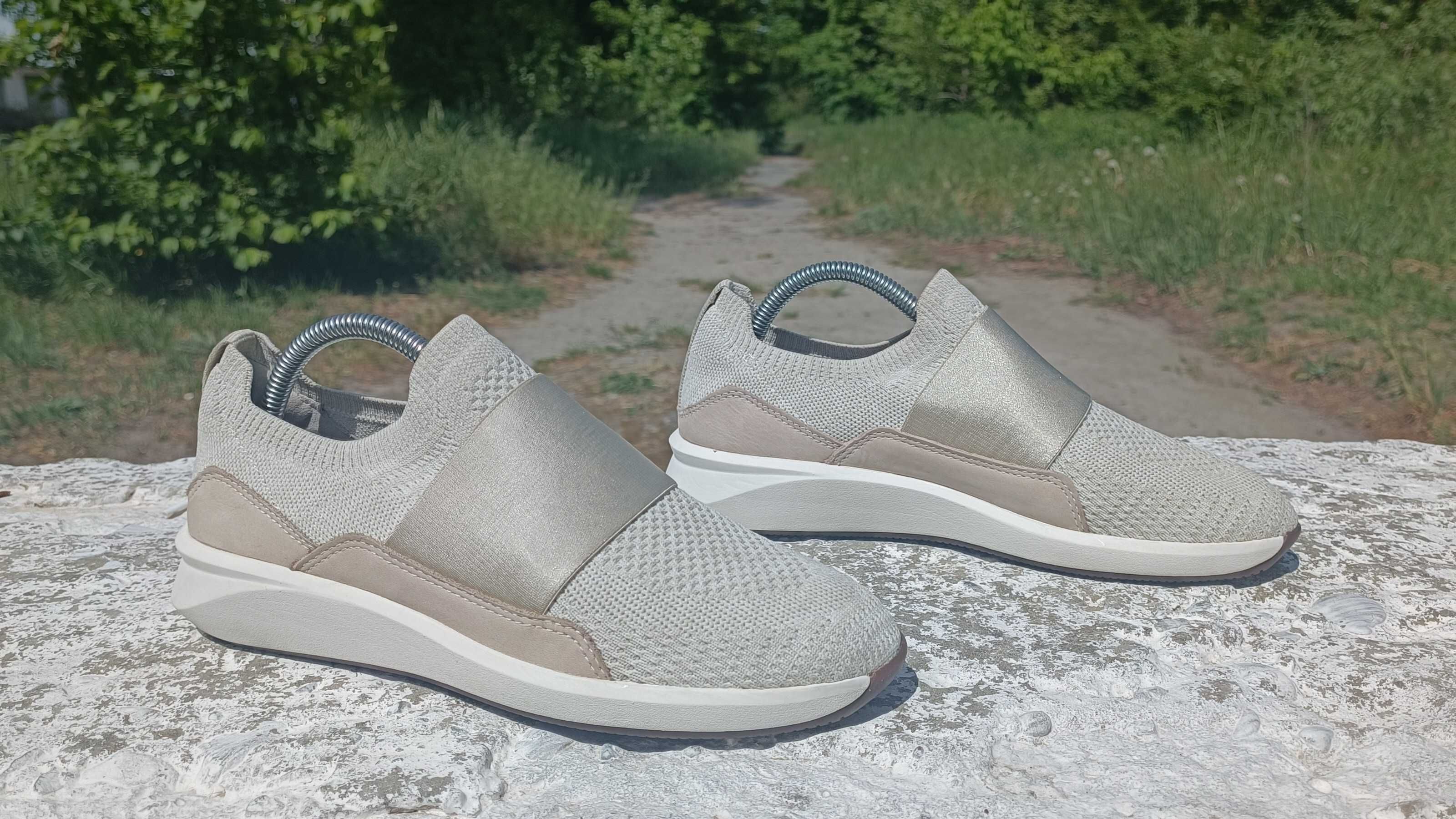 Жіночі кросівки, сліпони Clarks Un Rio Knit