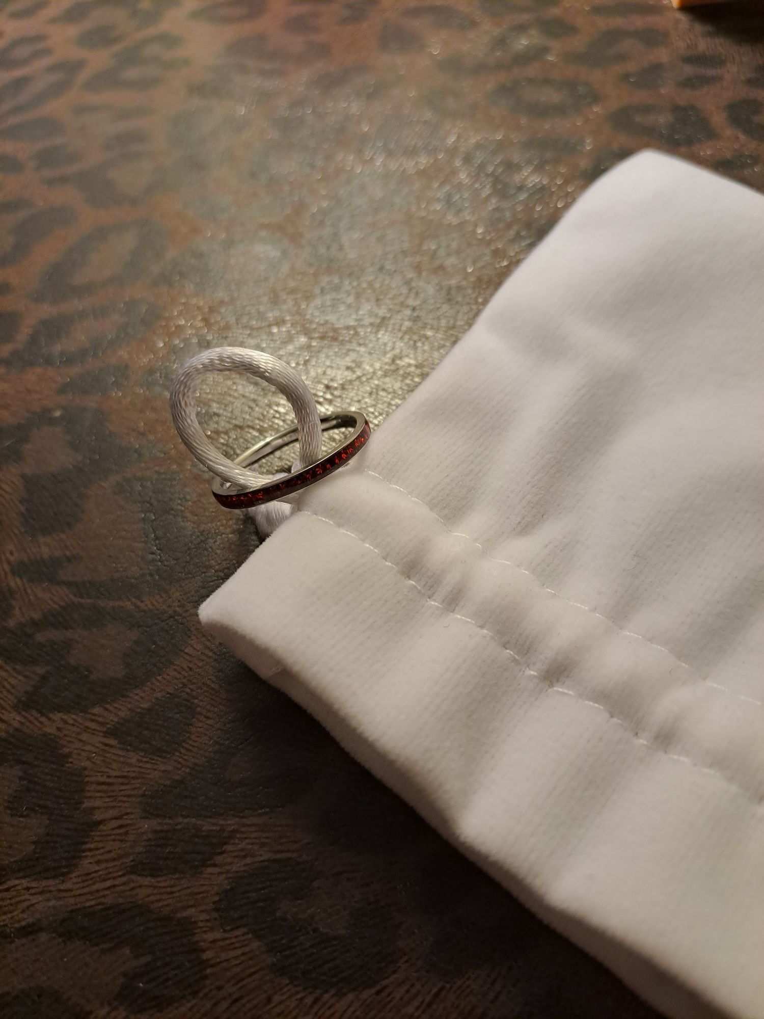 Obrączka pierścionek Ring iXXXi cyrkoniami czerwona 16