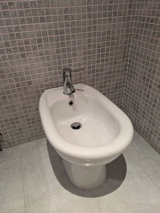 Bidé sem marcas de uso