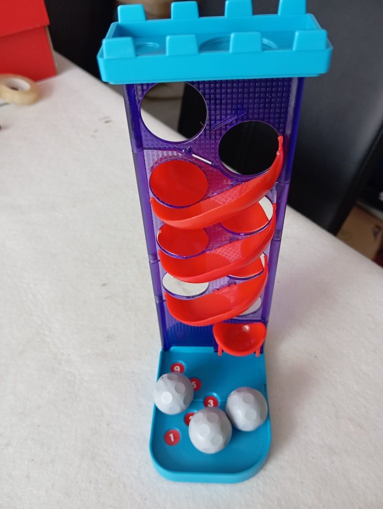 Diversas miniaturas ovos Kinder