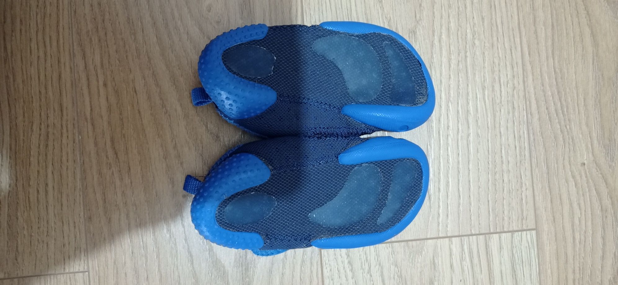 Buty, kapcie Decathlon rozmiar 24