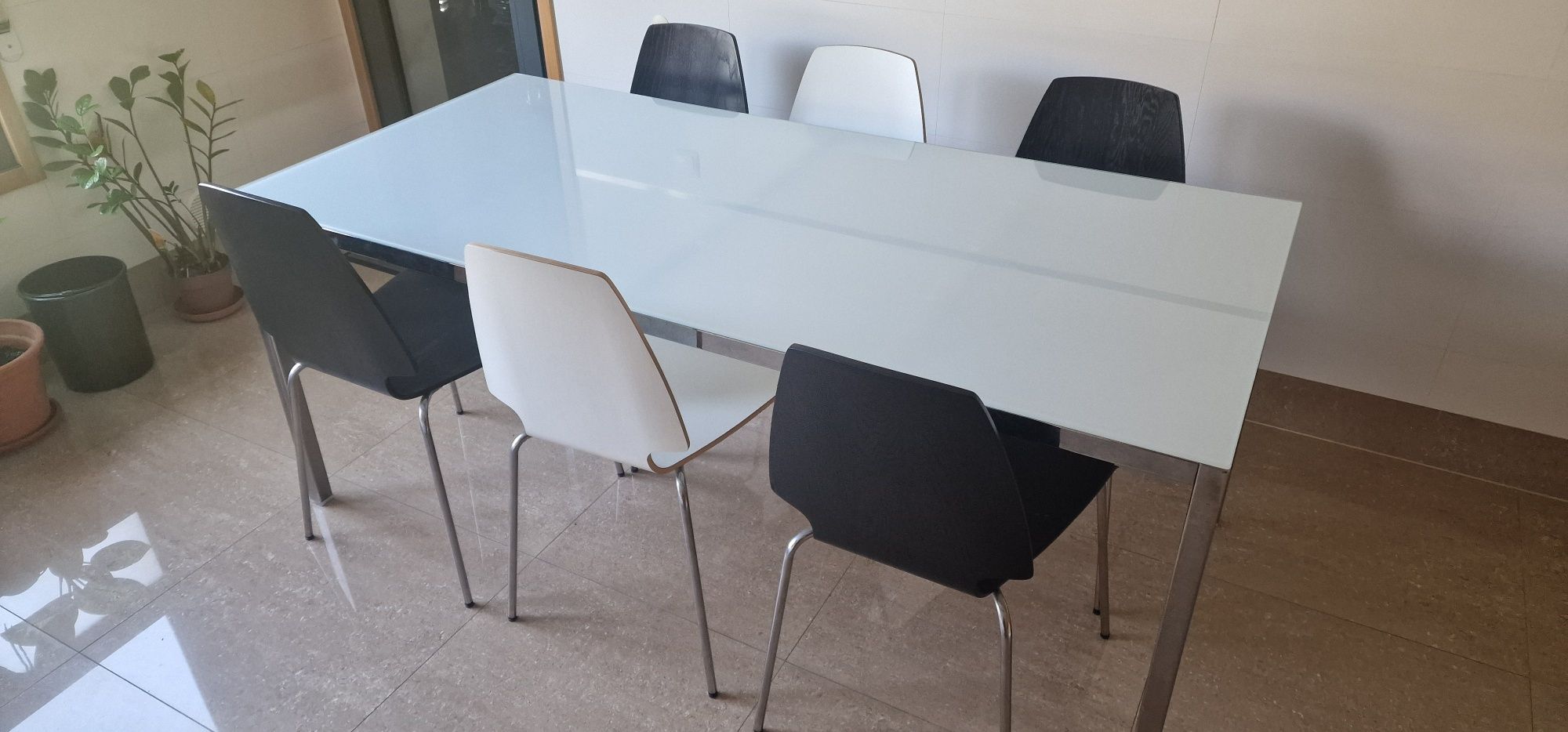 Mesa cozinha com cadeiras