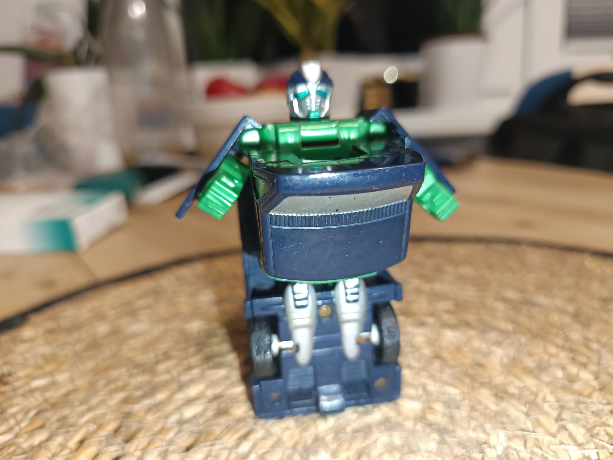 Samochód van oddziału SWAT Transformers robot