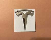 Продам значок на Tesla