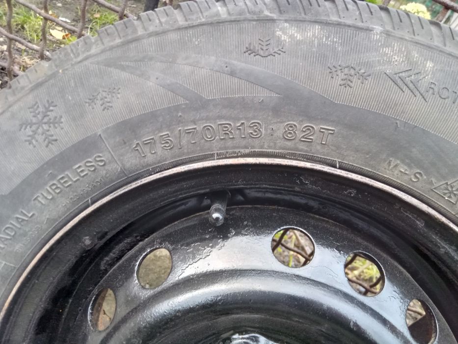 Продам резину з дисками R13 175/70 на Lanos sens