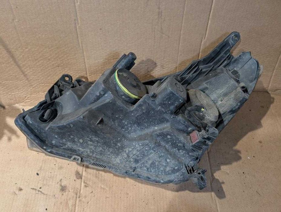 Lampa prawa przód przednia Opel Astra III H