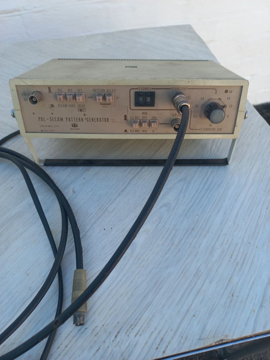 Генератор сигналов PAL-SECAM TR-0836/T046