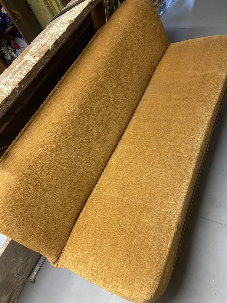 Rozkładana brązowa sofa/tapczan