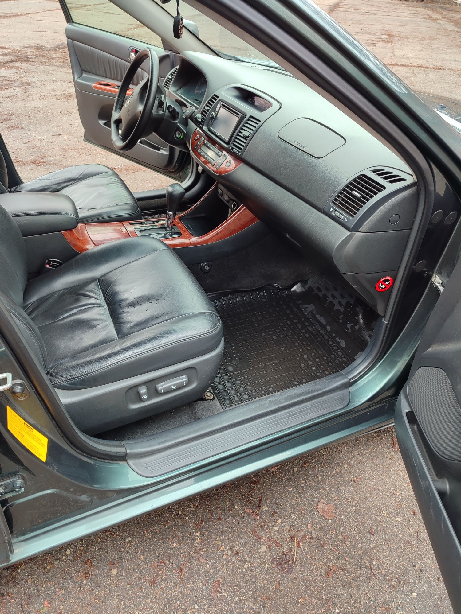 Тойота камрі 3.0 автомат