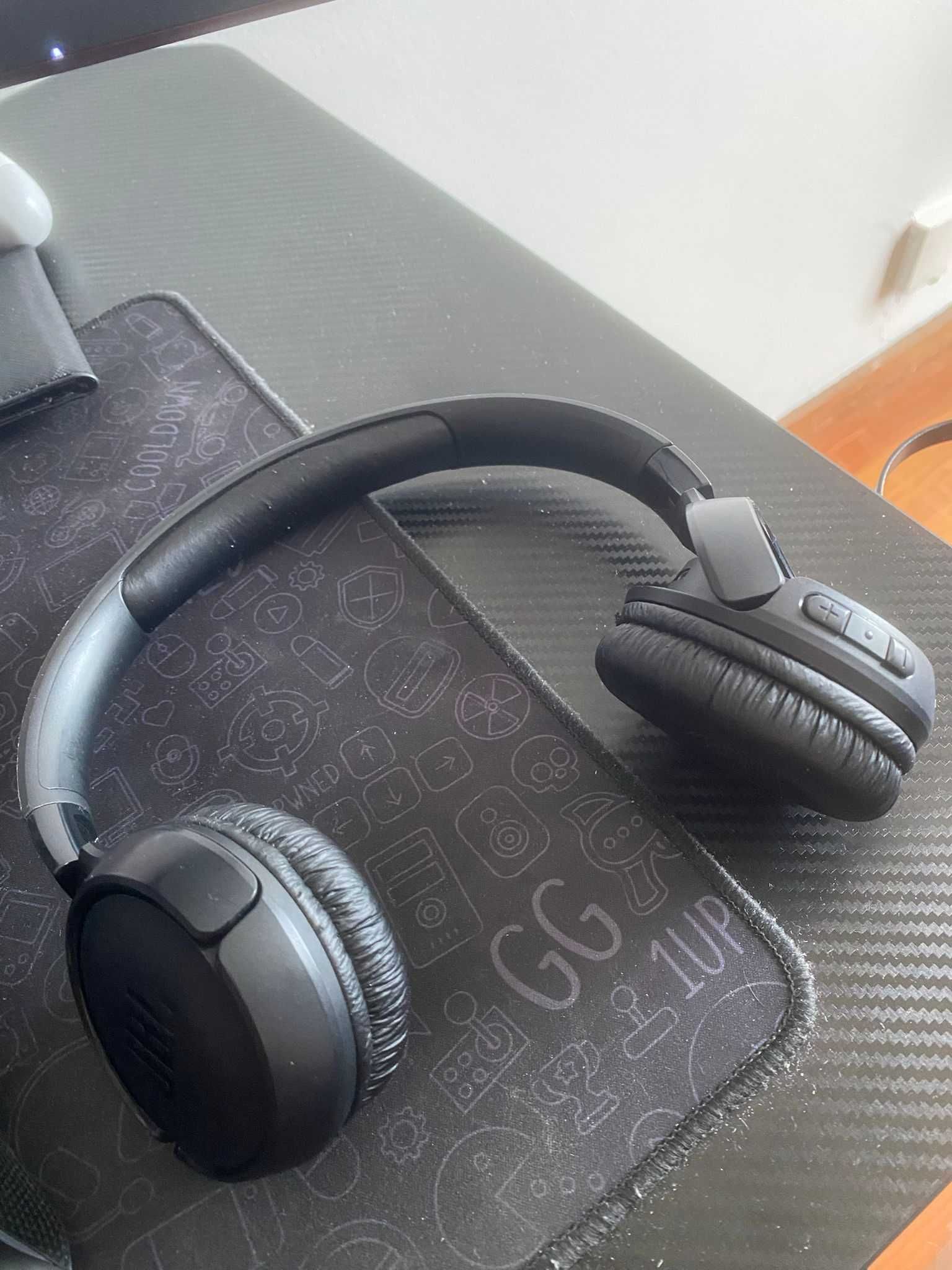 Auscultadores Bluetooth JBL TUNE 520 BT
