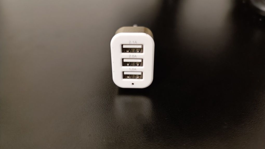 USB зарядка в прикурювач