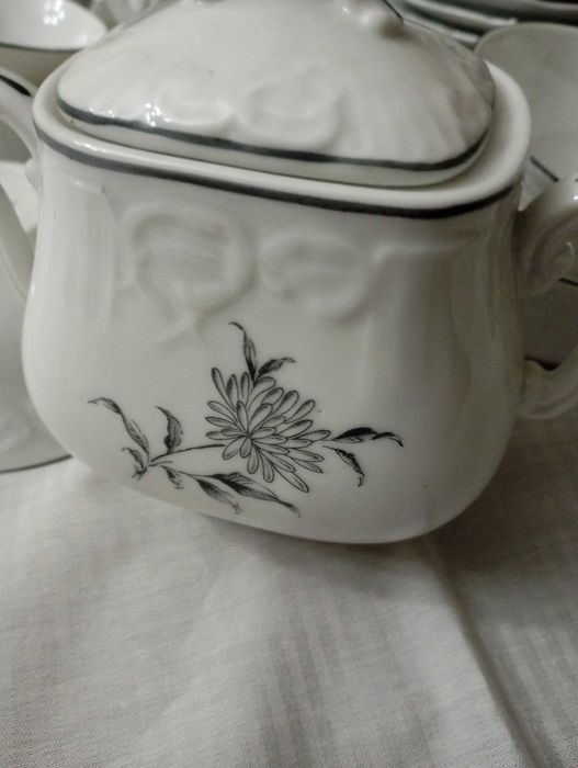 Várias peças antigas lindíssimas