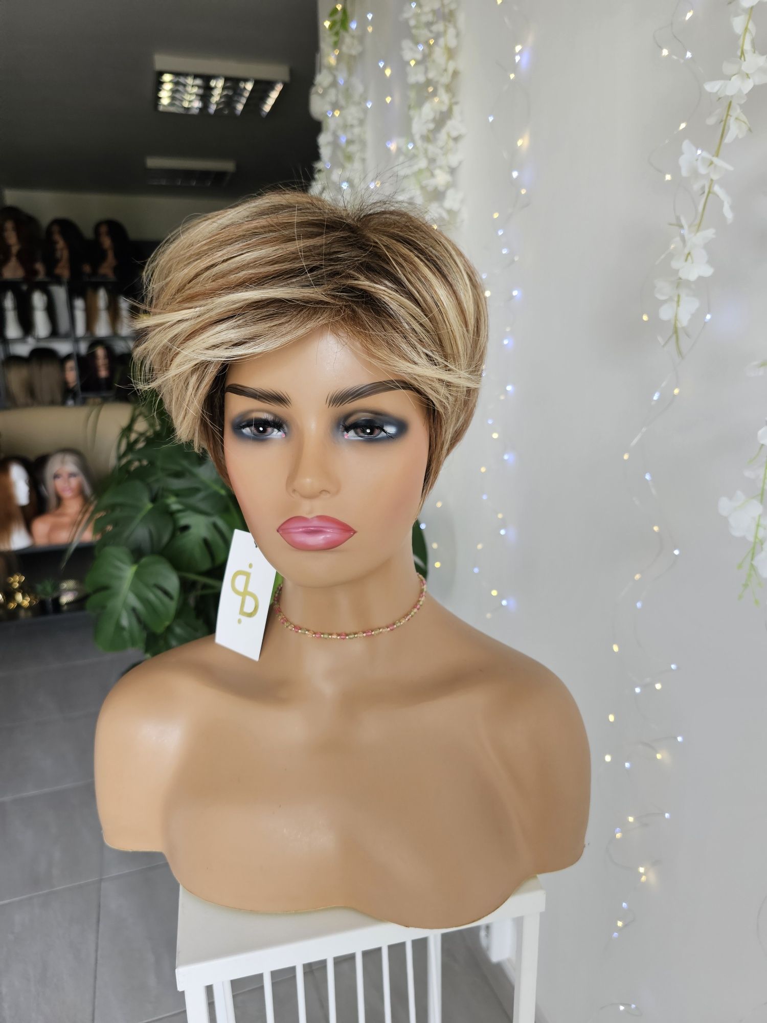 Krótka peruka blond bursztyn brąz 3D KBS-20 naturalna fryzura