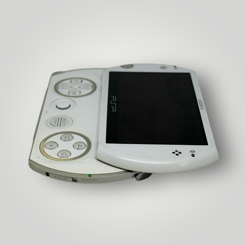 Ігрова приставка Sony PlayStation Portable GO (PSP-N1000) 16gb White