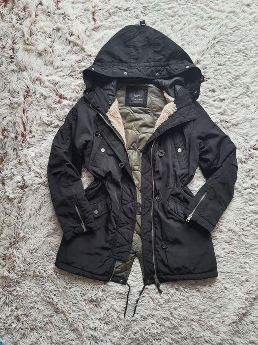 Czarna ciepła kurtka Bershka S/36