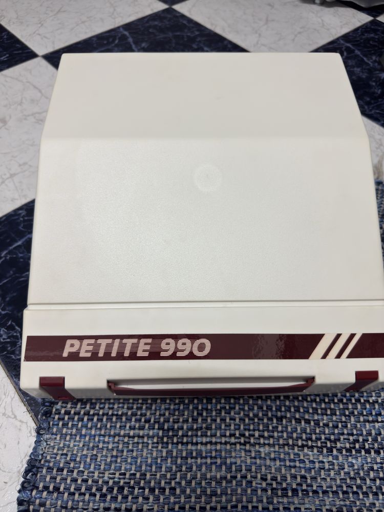 Maquina de escrever petit 990