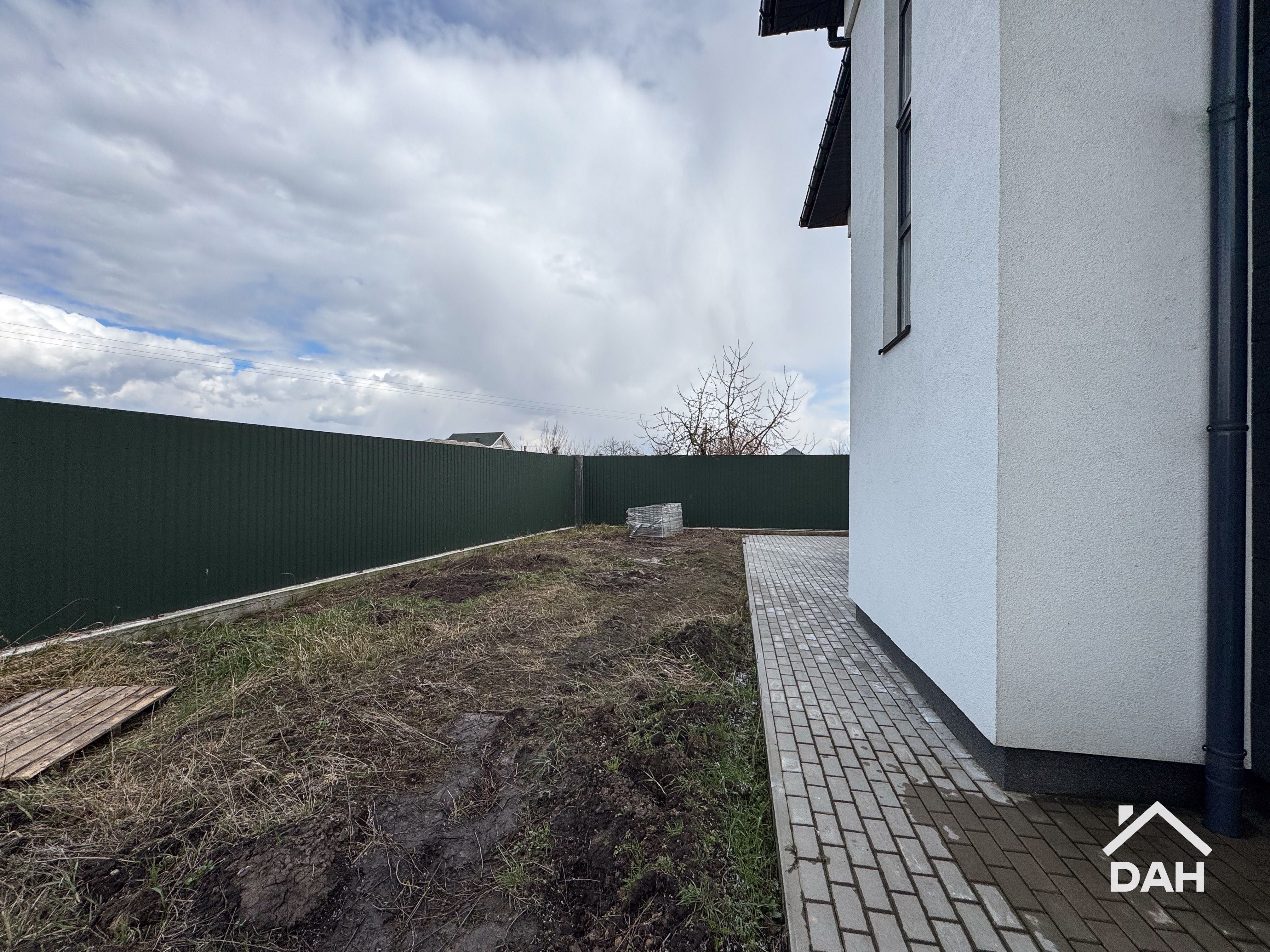Будинок 216 м² з гаражем, 6 соток, під чистове є газ с. Крюківщина