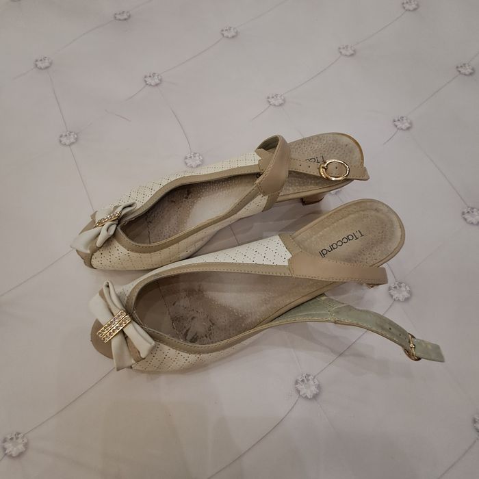 Віддам безкоштовно жіночі босоніжки