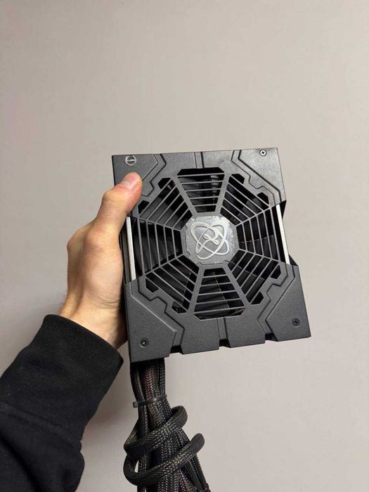 Блок живлення 650W XFX PRO 650W XPS-650W-SEW 80+bronze