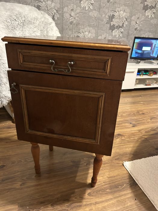 Тумбочка прикроватная