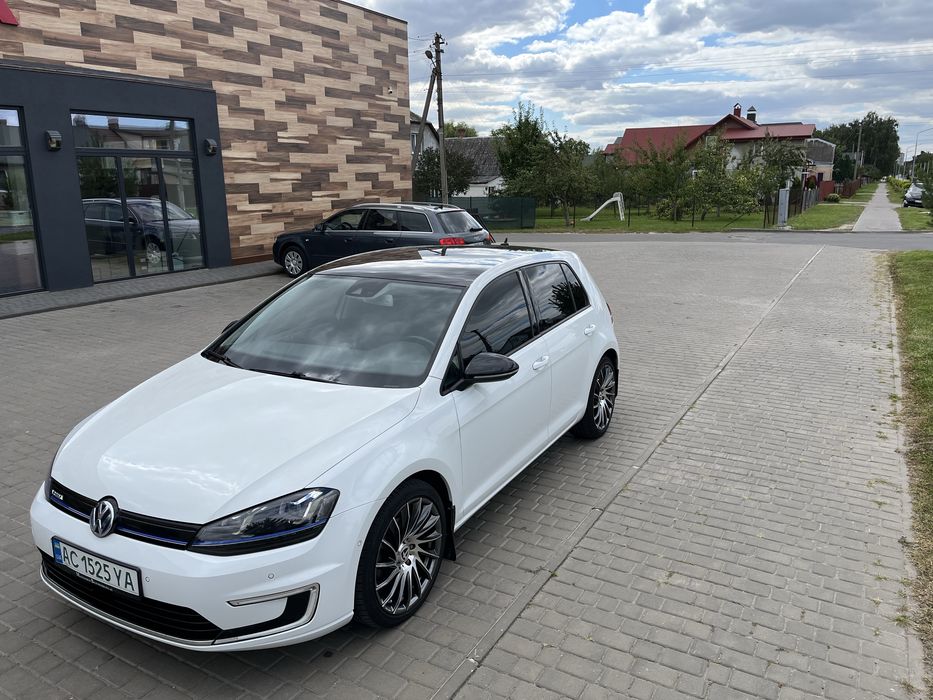 Volkswagen e-golf 2014 рік