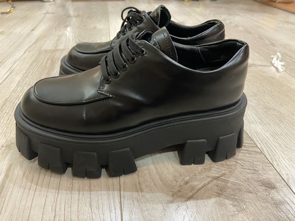 Розпродаж! Шкіряні лофери Prada, оригінал 35 розмір