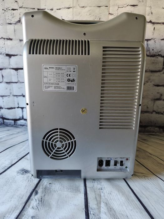 Lodówka Red Bull elta CB 220 ZI