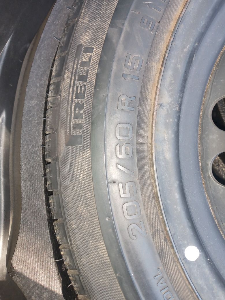 Pirelli p400 r15  205/60