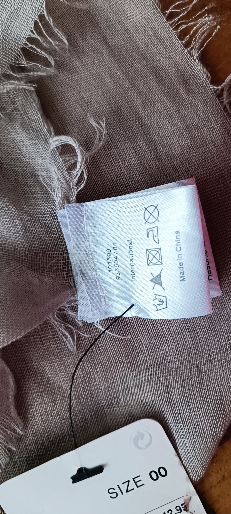 Szal damski firmy Orsay, nowy z metkami