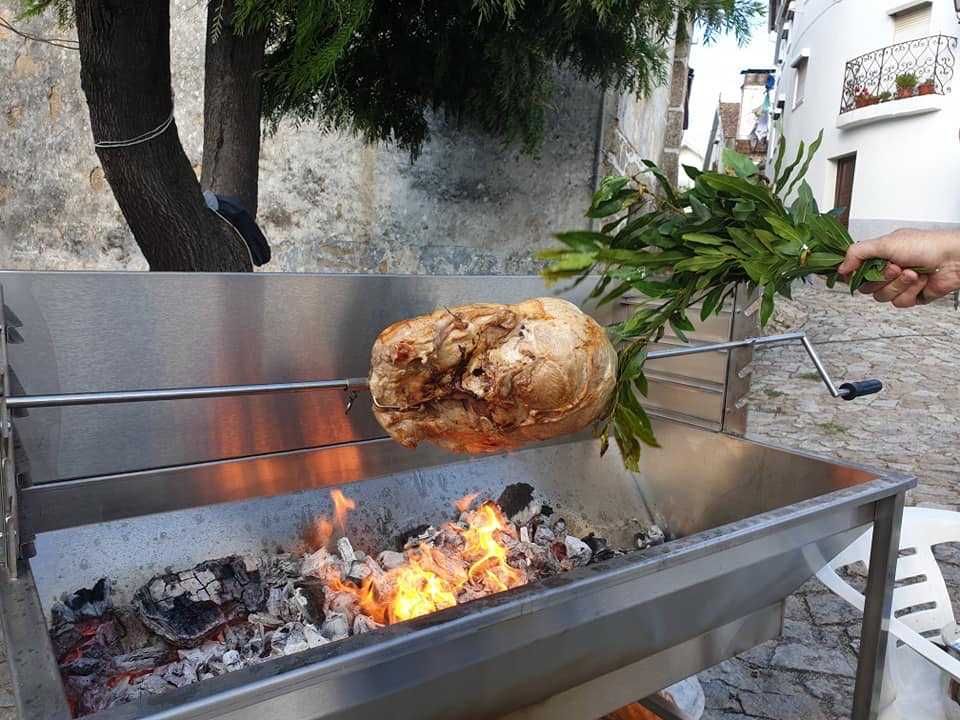 Churrasqueira de Feira inox a Carvão Para Pernil, Leitão e Grelhados