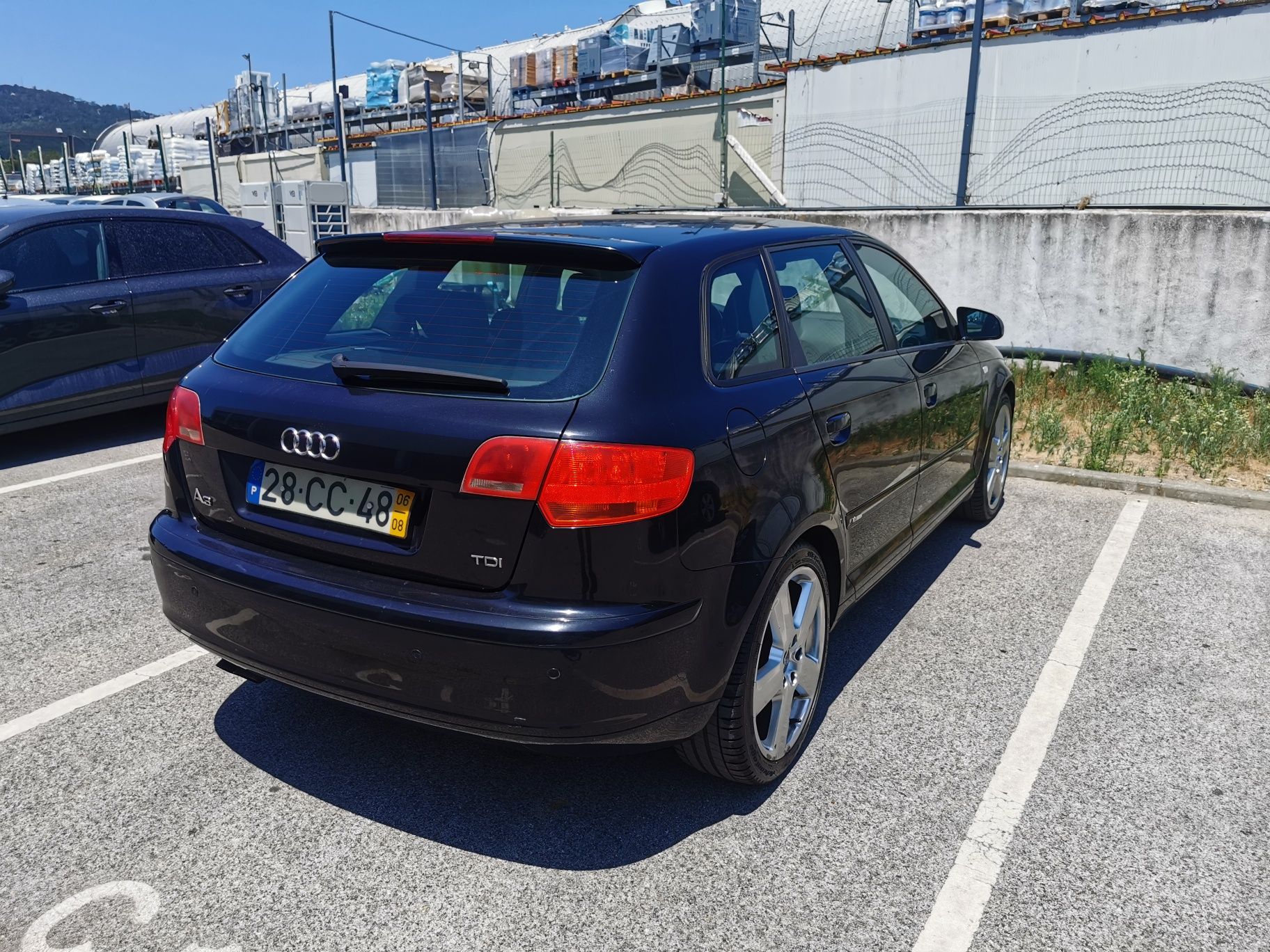 Audi A3 2000 cilindrada S LINE interior e exterior impecável.