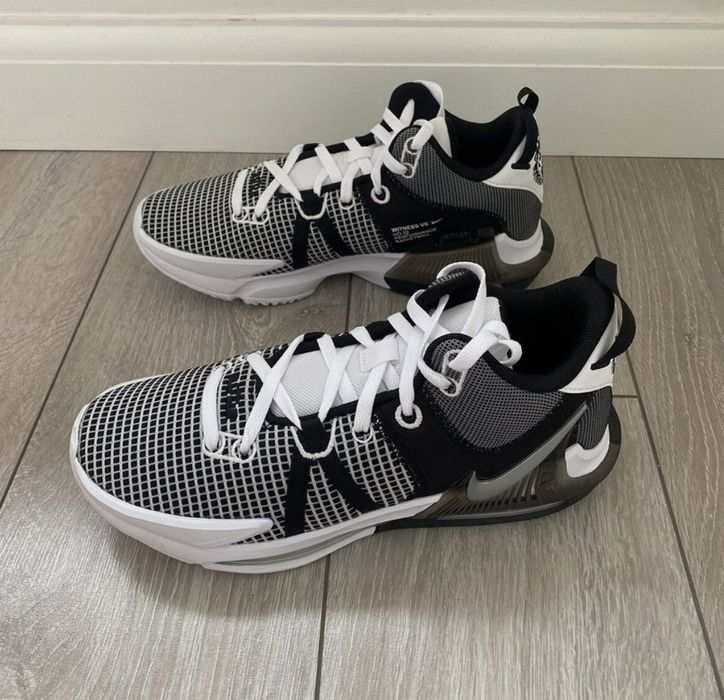 LeBron Witness 7 Novas 44