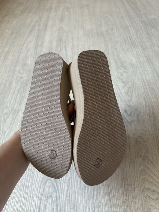 Шльопки, вьетнамки, босоніжки на танкетці havaians 37