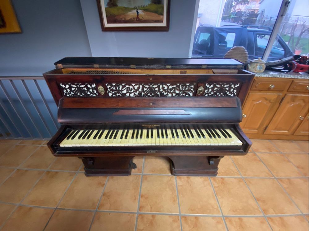 Piano / Orgão antigo