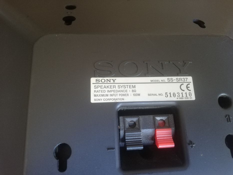 Coluna sony SS SR-37