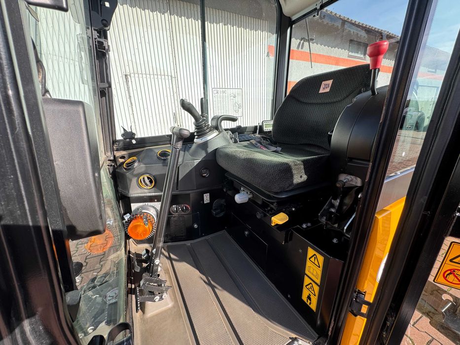 Sprzedam minikoparkę JCB 19c1 2020rok