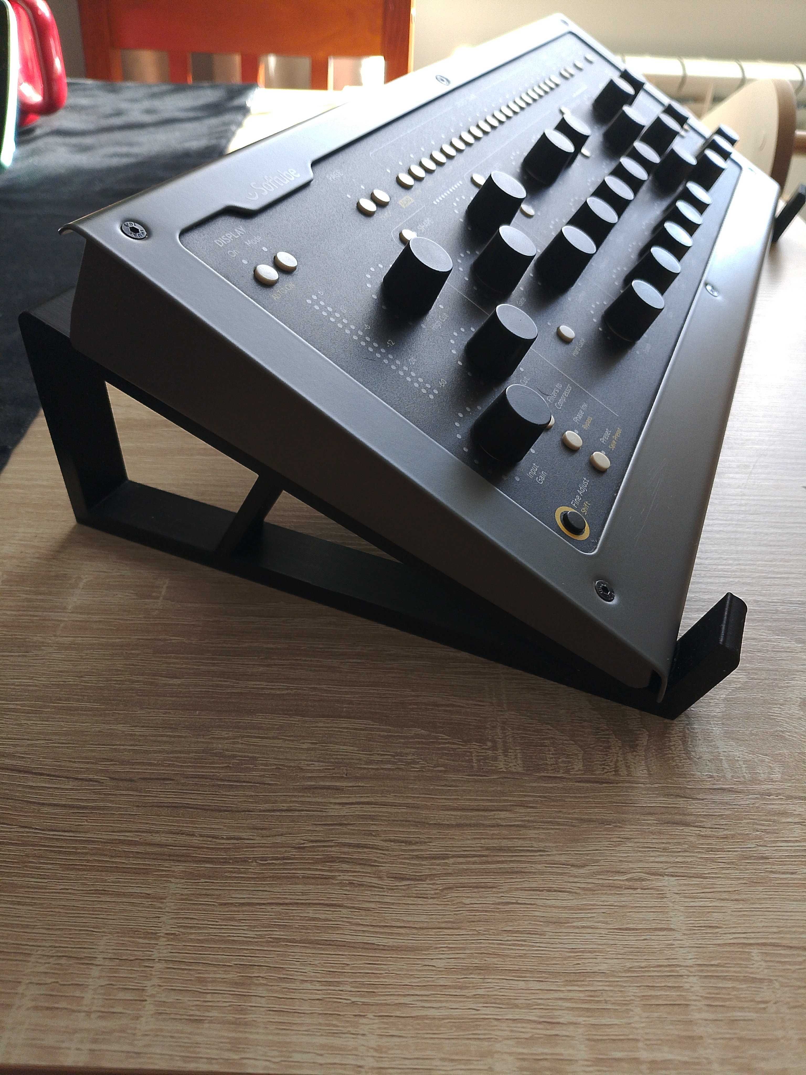 Kontroler Softube Console 1 Mk 2 + stojak - orginalne opakowanie