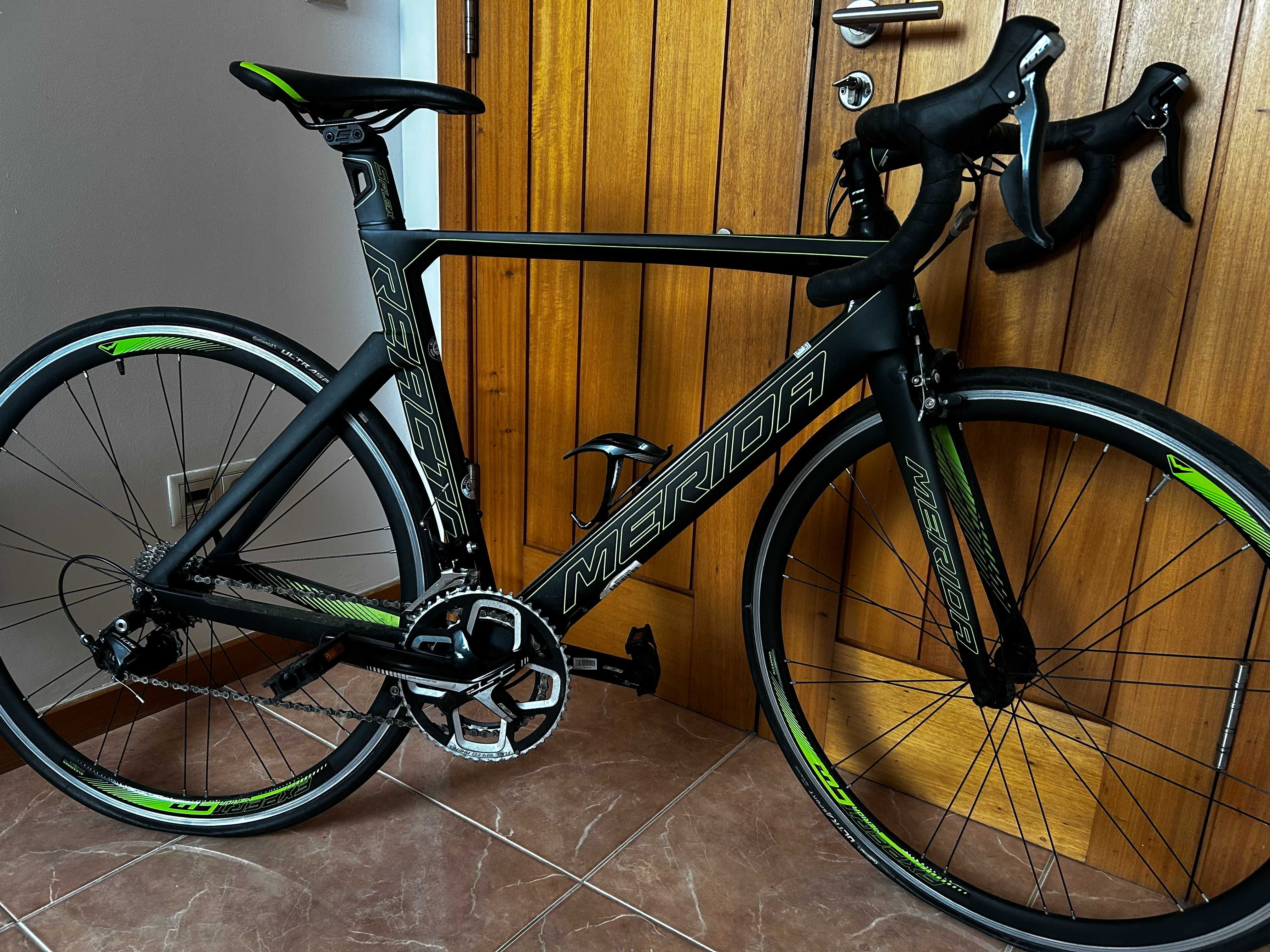Bicicleta de estrada como nova