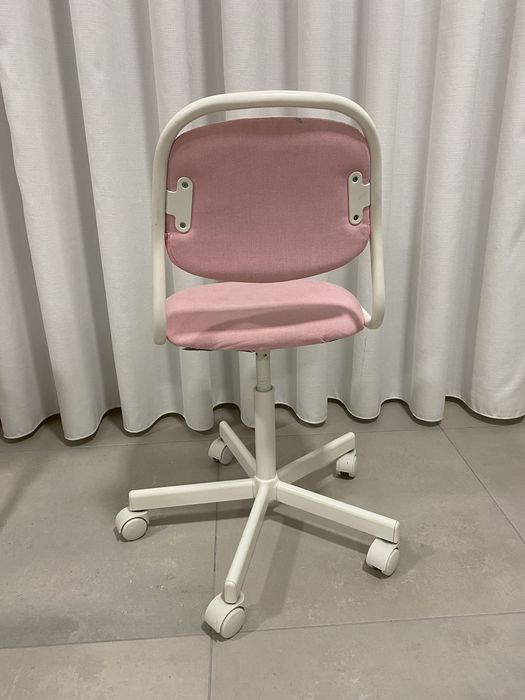 Cadeira criança IKEA rosa com rodas