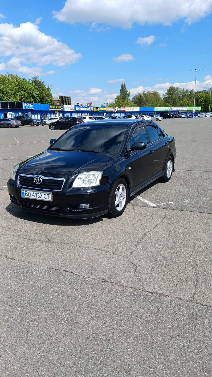 Toyota Avensis 1.8 чорний металік.