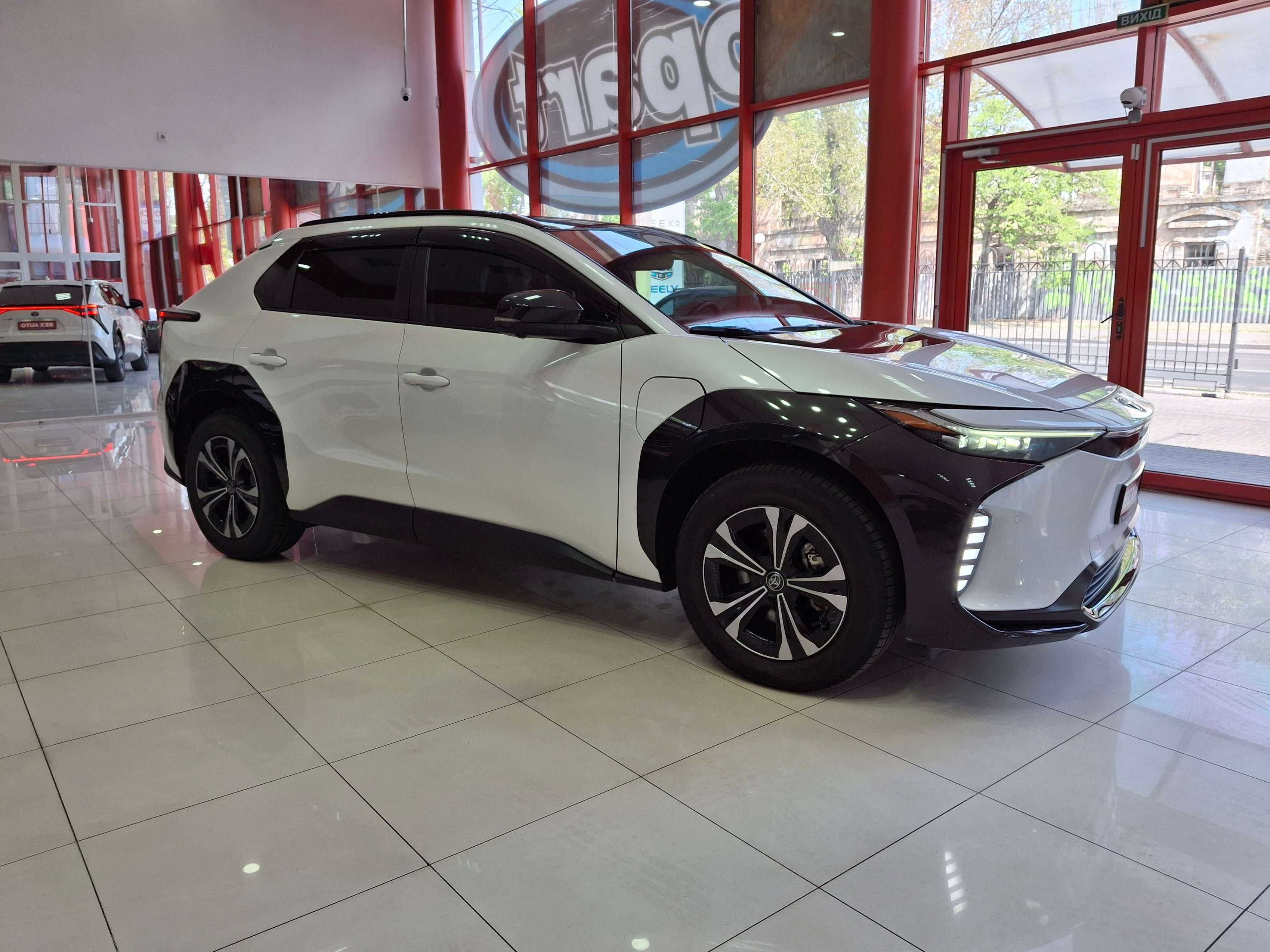 Toyota BZ4X 2023 года    4WD