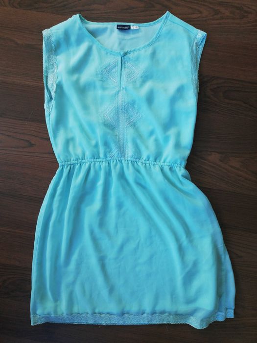 Sukienka na lato z haftem