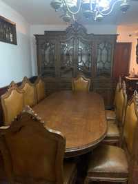 Sala com mesa e 8 Cadeiras