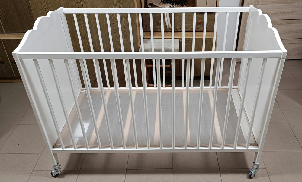 Łóżeczko 60X120 na kółkach