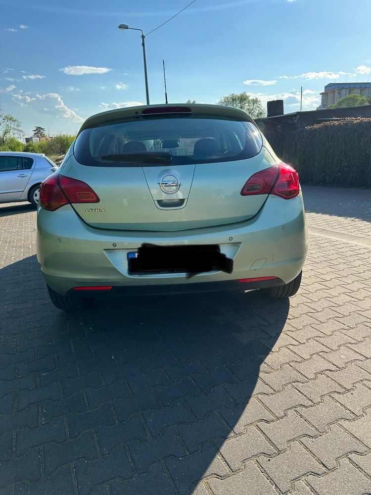 Opel astra J 1.6 benzyna